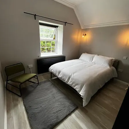 The 1892 Schoolhouse * Килларни