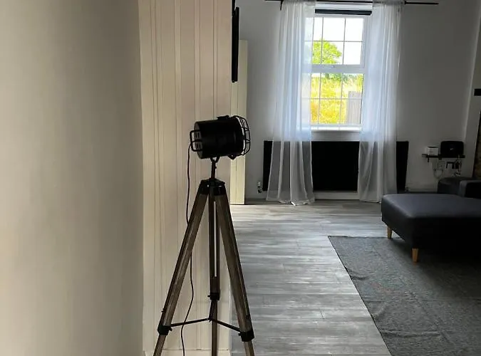 The 1892 Schoolhouse Килларни